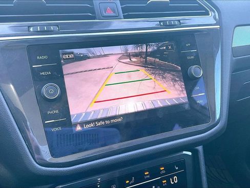 Used 2022 Volkswagen Tiguan SE image 27