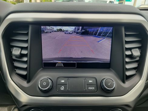 Used 2023 GMC Acadia SLE FWD image 10
