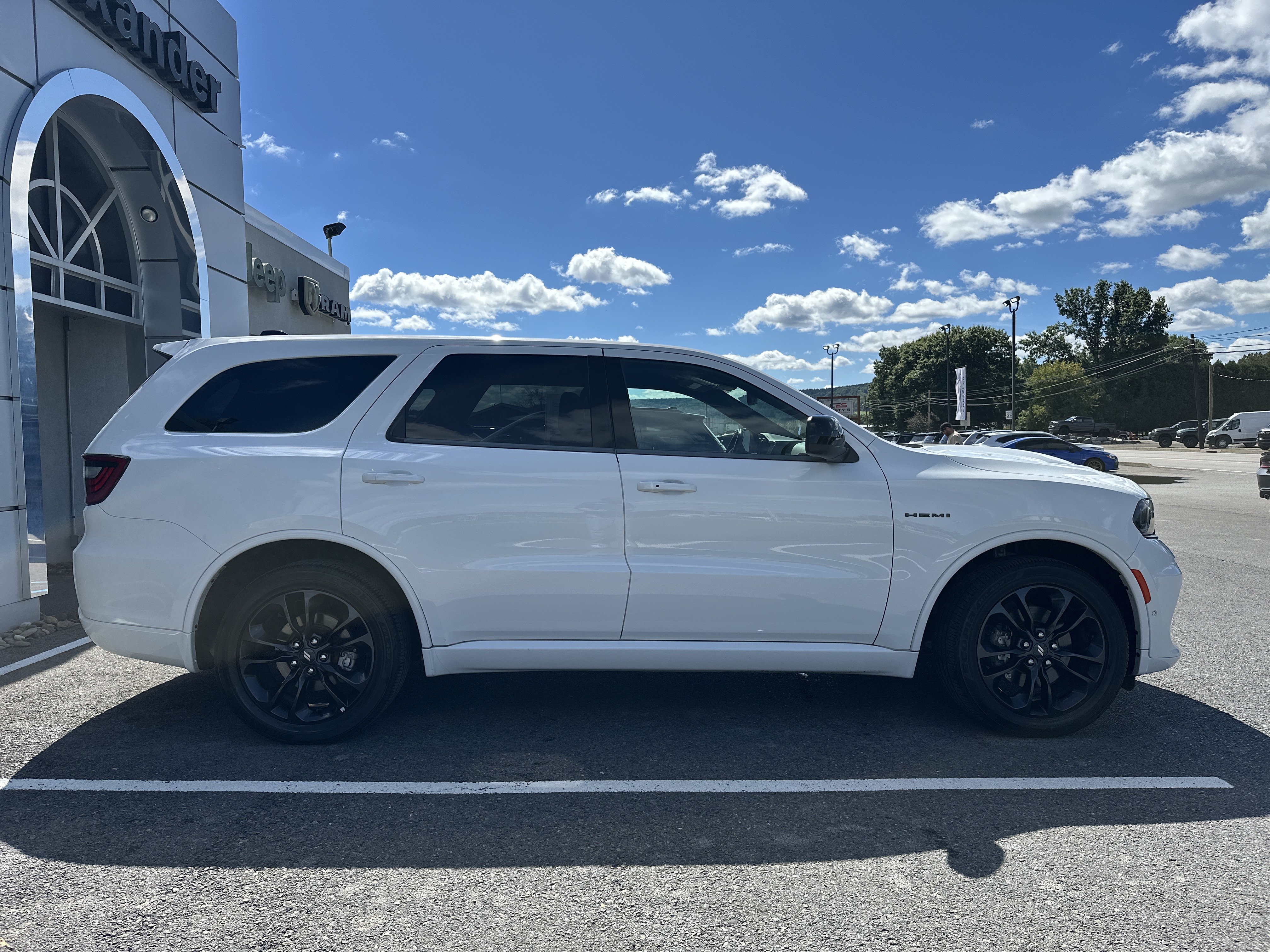 Used 2023 Dodge Durango R/T AWD/4WD image 2