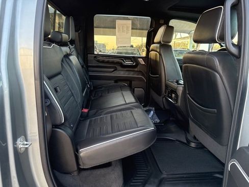 Used 2024 GMC Sierra 2500 AT4X image 11