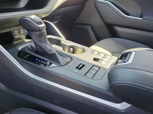 Used 2024 Toyota Highlander LE image 29