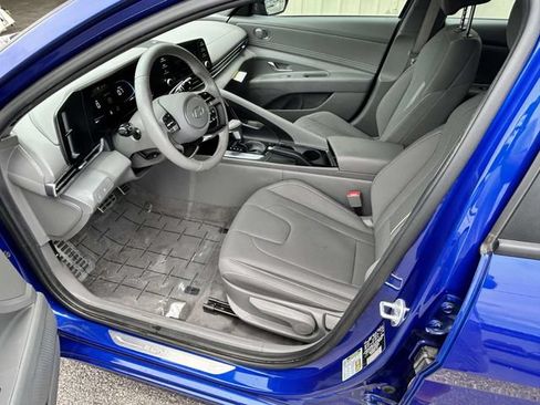 Used 2025 Hyundai Elantra Sport FWD image 12