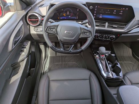 New 2026 Chevrolet Trax LT w/ Midnight Edition FWD image 4