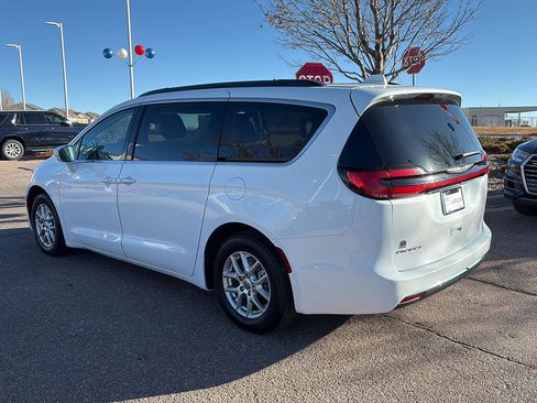 Used 2022 Chrysler Pacifica Touring-L image 23