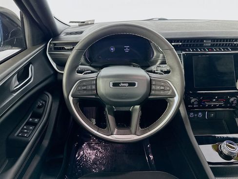 Certified 2024 Jeep Grand Cherokee Altitude AWD/4WD image 34