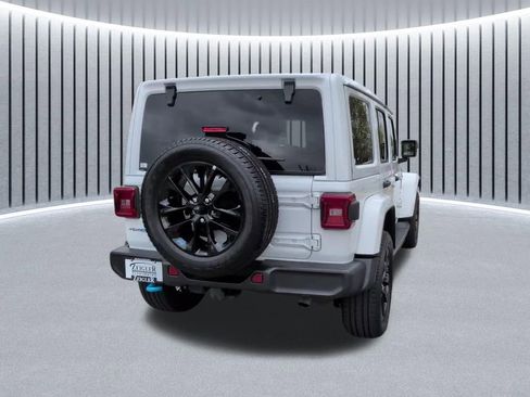 Used 2023 Jeep Wrangler Unlimited Sahara w/ Cold Weather Group AWD/4WD image 6