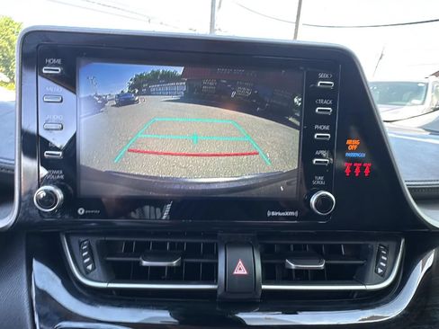 Used 2021 Toyota C-HR LE FWD image 25
