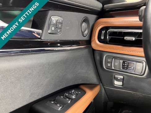 Used 2021 Lincoln Nautilus Reserve w/ Monochromatic Package image 6