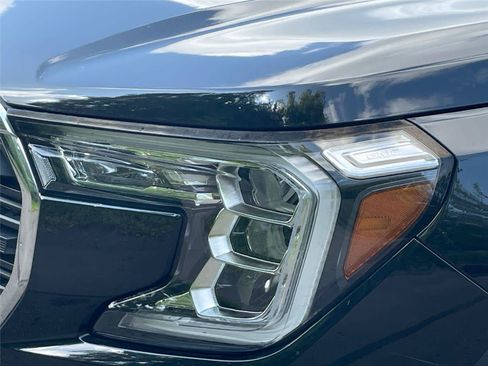 Used 2024 GMC Terrain SLE w/ Driver Convenience Package AWD/4WD image 9