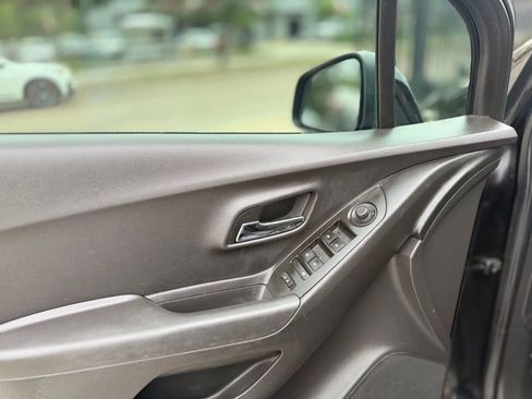 Used 2019 Chevrolet Trax LT w/ LT Convenience Package image 9