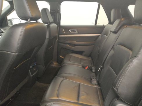 Used 2018 Ford Explorer XLT w/ Equipment Group 202A FWD image 18