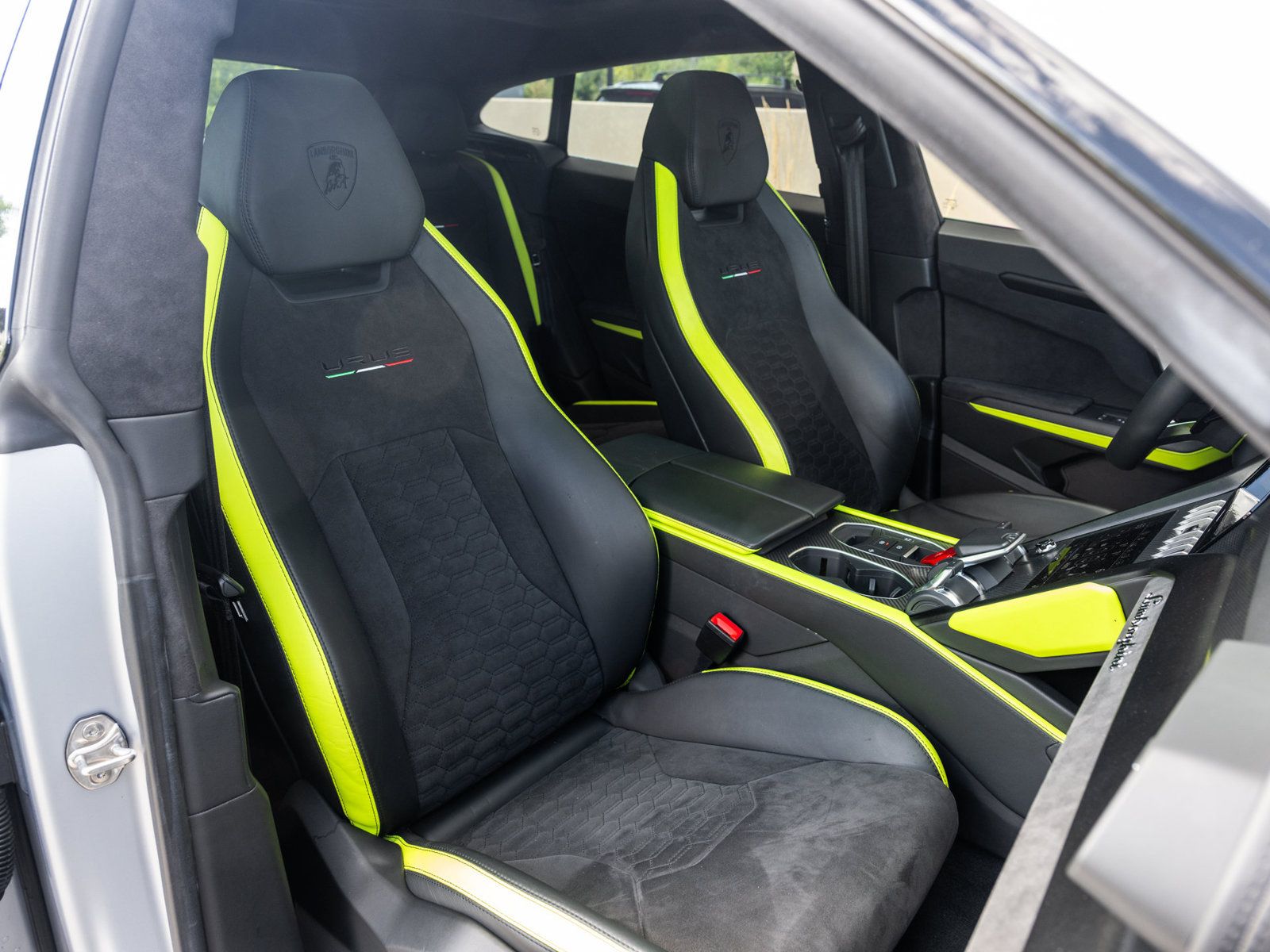 Used 2021 Lamborghini Urus AWD/4WD image 26
