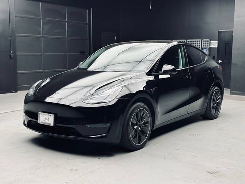 Used 2021 Tesla Model Y Long Range AWD/4WD image 1