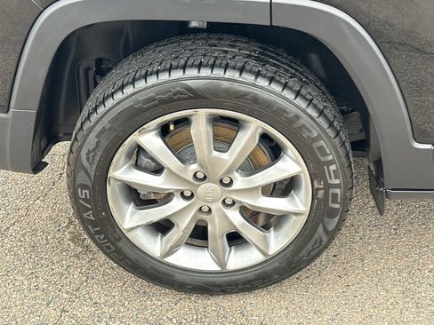 Used 2017 Jeep Cherokee Limited w/ Luxury Group FWD image 44
