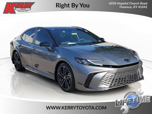 Used 2025 Toyota Camry XSE FWD image 1