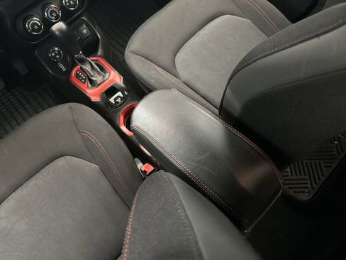 Used 2017 Jeep Renegade Trailhawk image 25