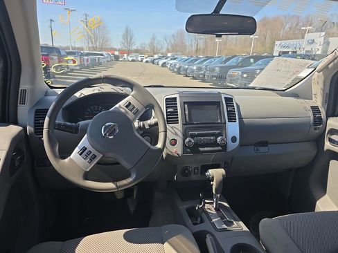 Used 2018 Nissan Frontier SV image 19