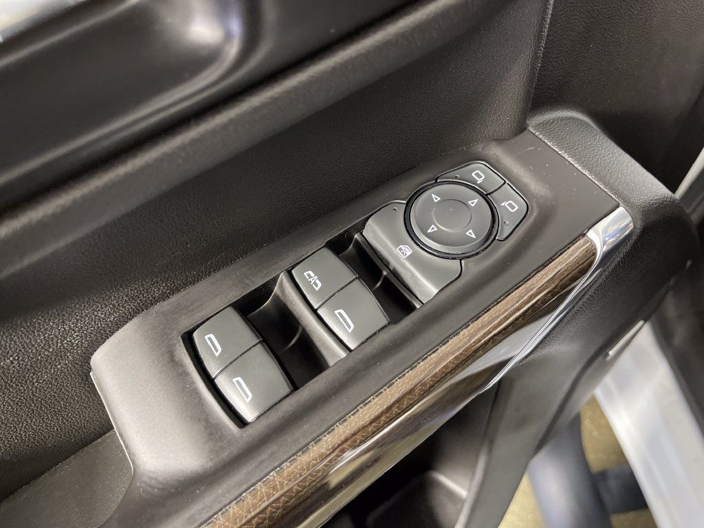 Used 2021 Chevrolet Silverado 1500 LT Trail Boss w/ Convenience Package II AWD/4WD image 16