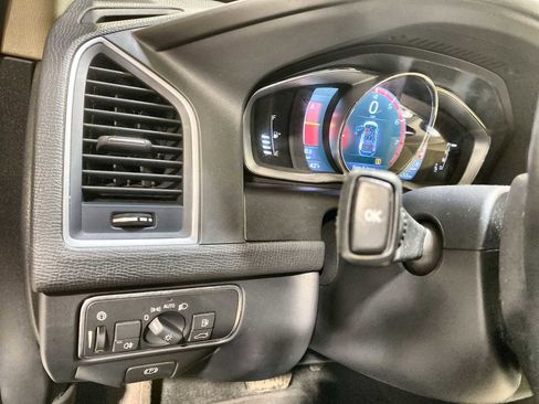 Used 2016 Volvo XC60 T6 w/ Proximity Package image 23