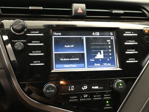 Used 2018 Toyota Camry SE FWD image 28