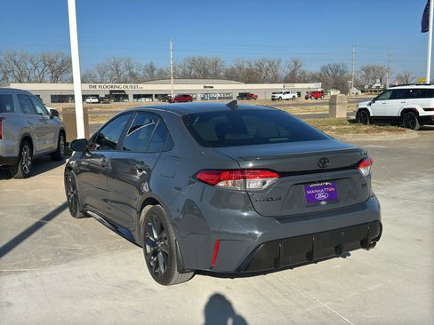 Used 2024 Toyota Corolla SE w/ SE Premium Package image 6