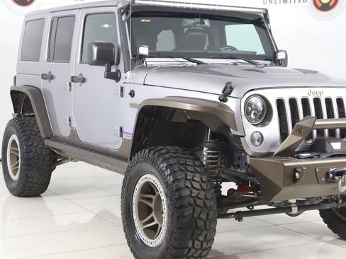 Used 2016 Jeep Wrangler Unlimited Sahara image 40