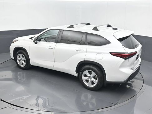 Used 2023 Toyota Highlander L FWD image 15