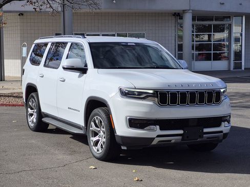 Used 2022 Jeep Wagoneer Series II image 3