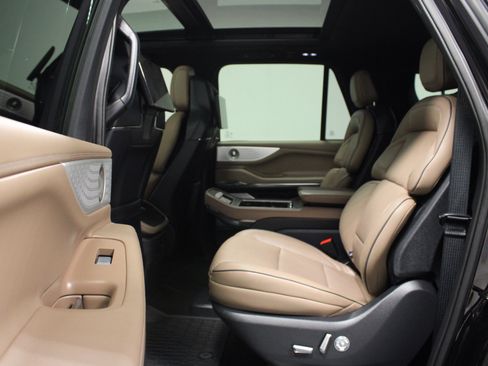 Used 2025 Lincoln Navigator L Black Label AWD/4WD image 14
