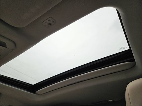 Used 2022 Toyota Highlander XLE FWD image 22