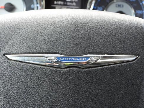 Used 2014 Chrysler Town & Country Touring-L image 53