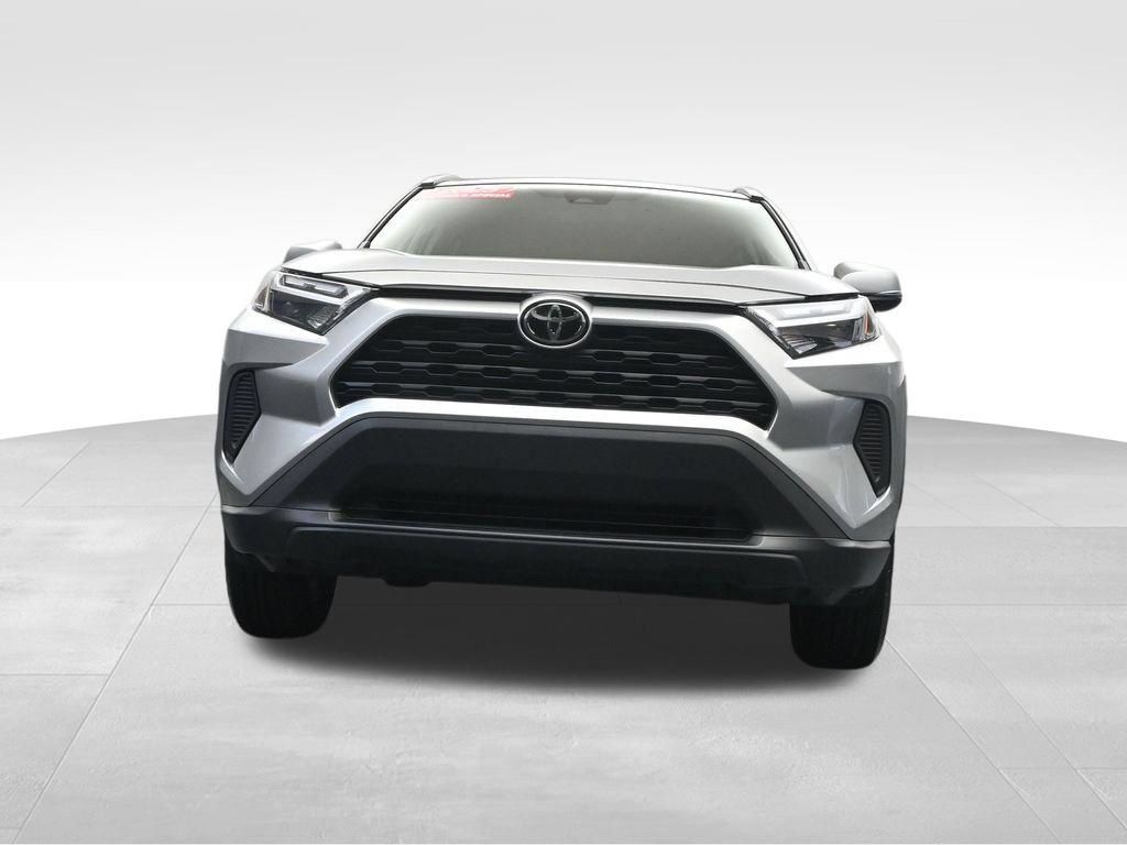 Used 2025 Toyota RAV4 XLE FWD image 31