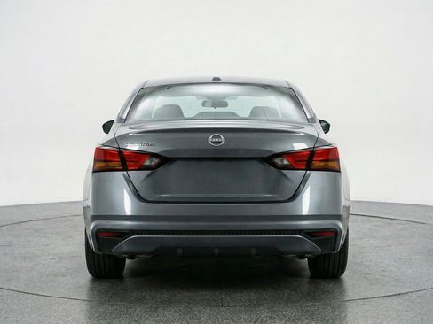 Used 2025 Nissan Altima 2.5 SV FWD image 7