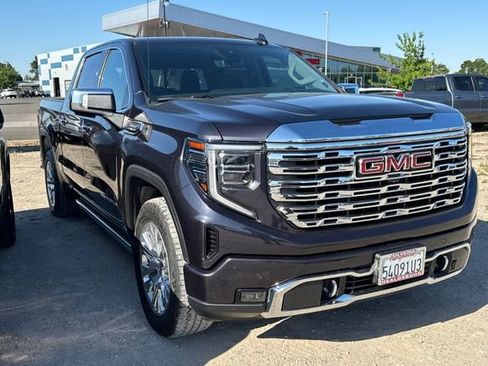 Used 2023 GMC Sierra 1500 Denali w/ Technology Package AWD/4WD image 2