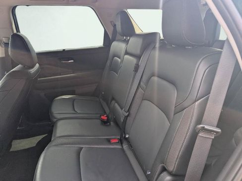 Used 2025 Nissan Pathfinder SL AWD/4WD image 18
