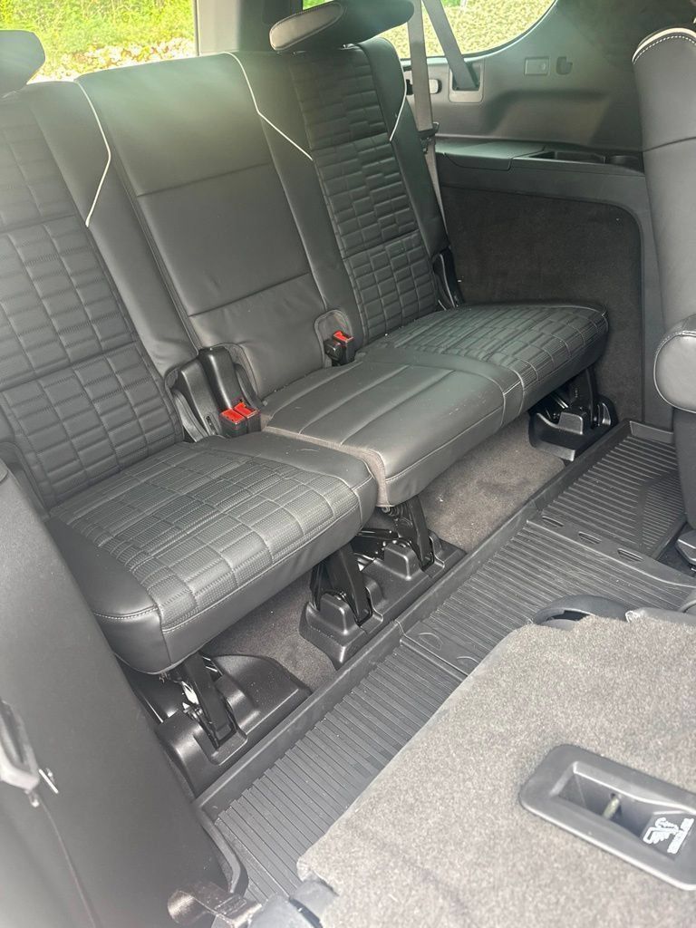 Used 2026 Cadillac Escalade ESV Platinum Luxury w/ LPO, Floor Liner Package AWD/4WD image 11