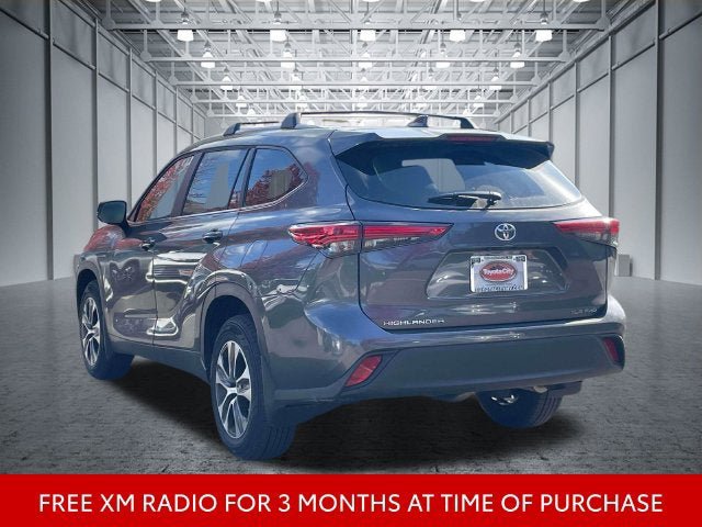 Used 2023 Toyota Highlander XLE AWD/4WD image 5