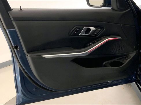 Certified 2025 BMW 330i Sedan RWD image 23