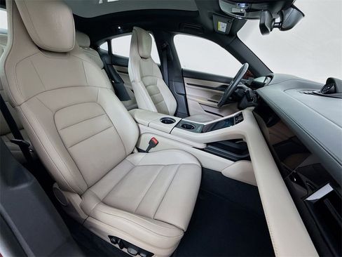 Used 2022 Porsche Taycan image 31