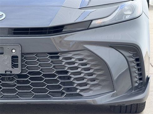 Used 2025 Toyota Camry SE image 9