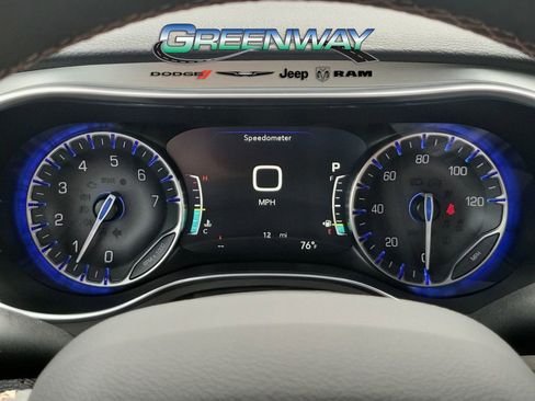 New 2026 Chrysler Pacifica Pinnacle image 33