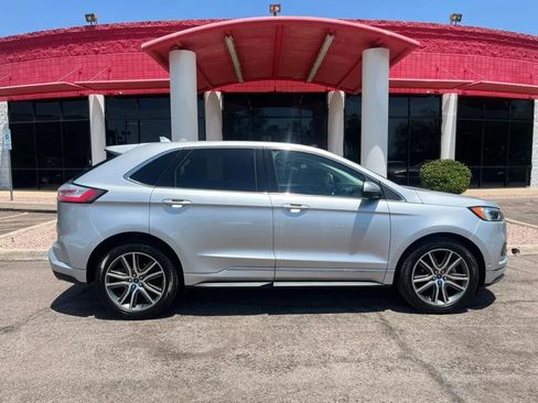 Used 2019 Ford Edge Titanium w/ Equipment Group 301A FWD image 5