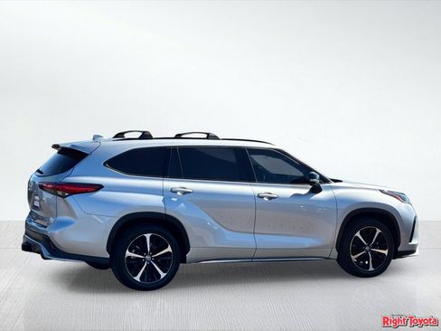 Used 2022 Toyota Highlander XSE FWD image 5