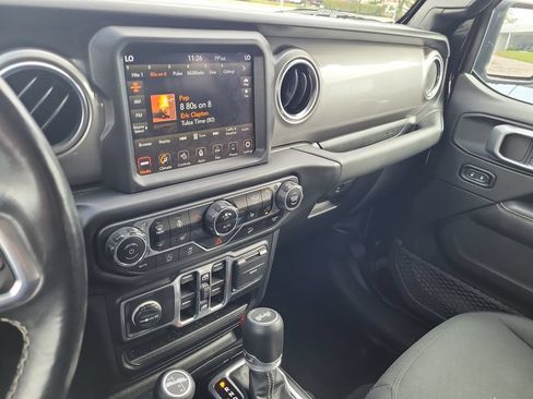 Used 2020 Jeep Wrangler Unlimited Sahara w/ Uconnect 4C Nav & Sound Group AWD/4WD image 32