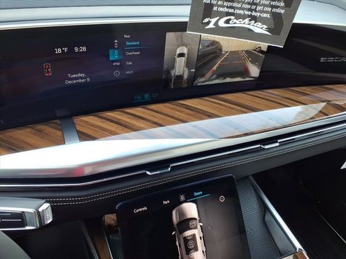 New 2026 Cadillac Escalade Platinum Luxury w/ LPO, Radiant Package image 7