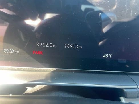 Used 2024 Mercedes-Benz GLE 450 4MATIC w/ AMG Line Exterior image 11