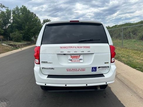Used 2019 Dodge Grand Caravan SE FWD image 5