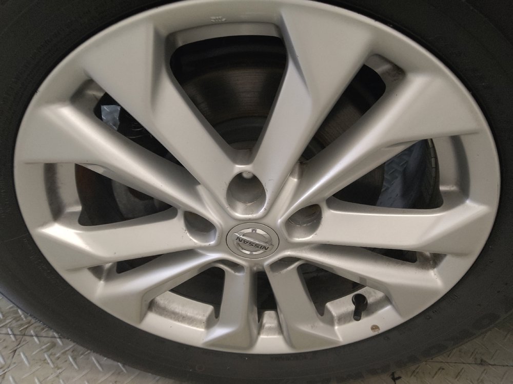 Used 2016 Nissan Rogue SV w/ SV Premium Package AWD/4WD image 31