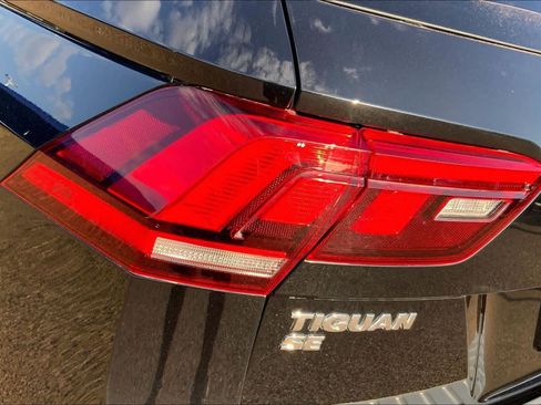 Used 2021 Volkswagen Tiguan SE R-Line FWD image 28