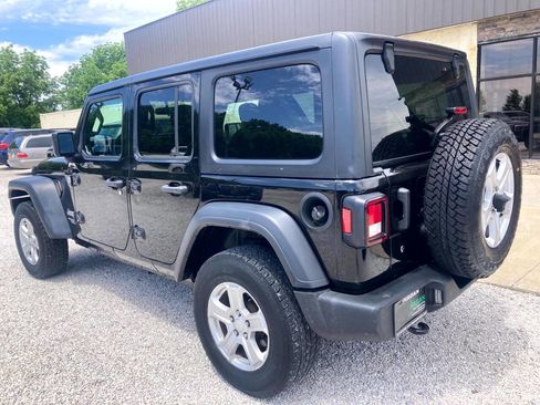 Used 2018 Jeep Wrangler Unlimited Sport S AWD/4WD image 7
